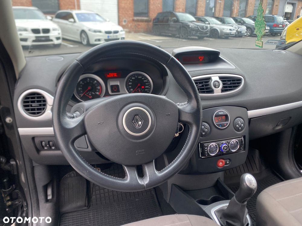 Renault Clio - 11