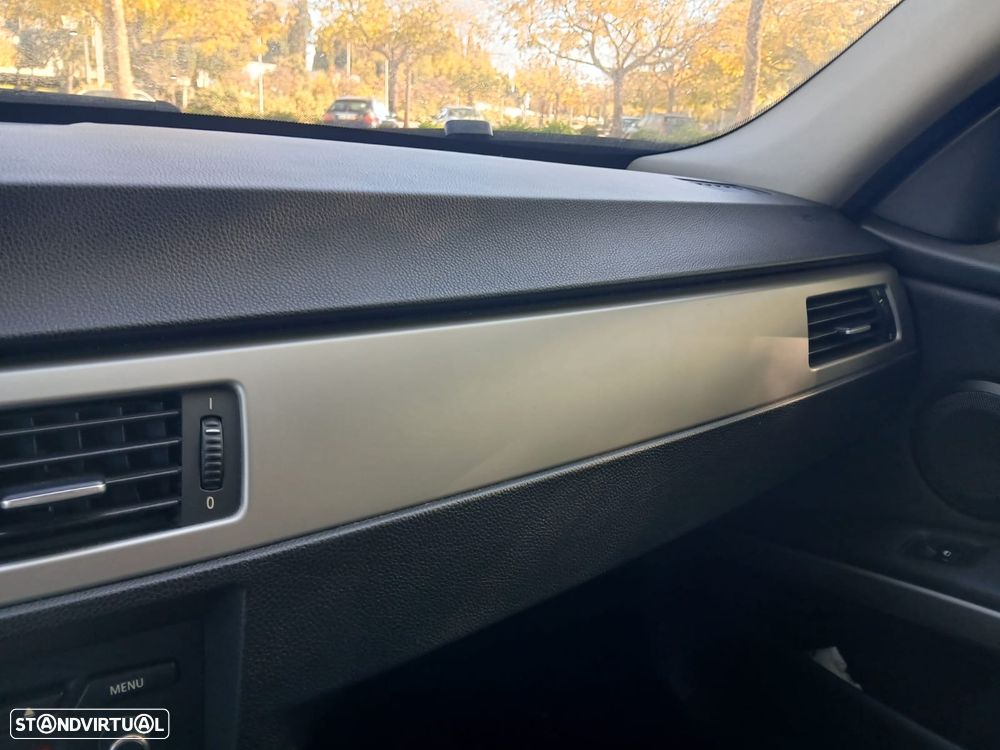 BMW 320 d Touring Sport - 11