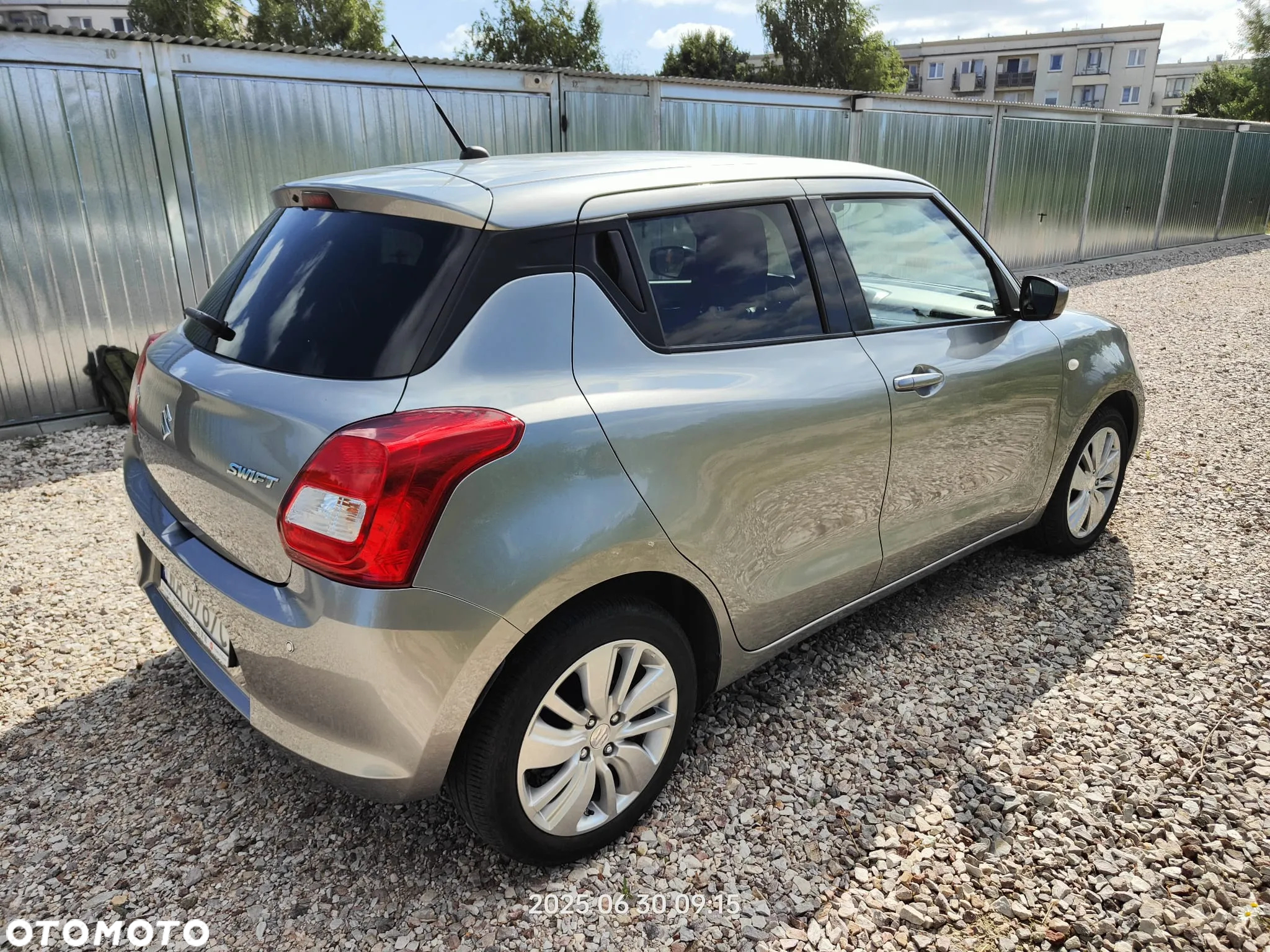 Suzuki Swift 1.2 Premium Plus CVT - 3