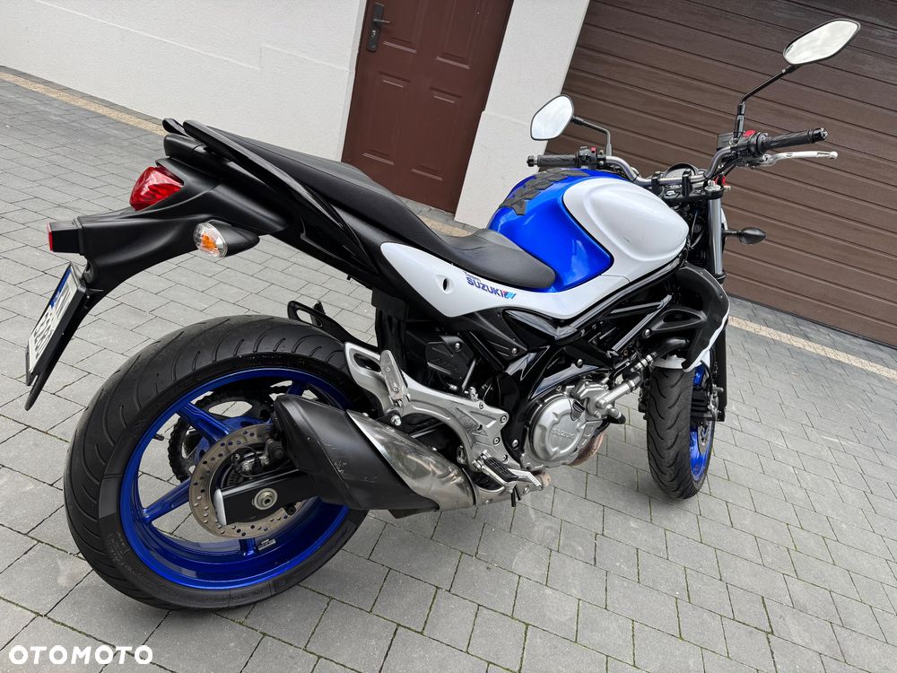 Suzuki Gladius - 5