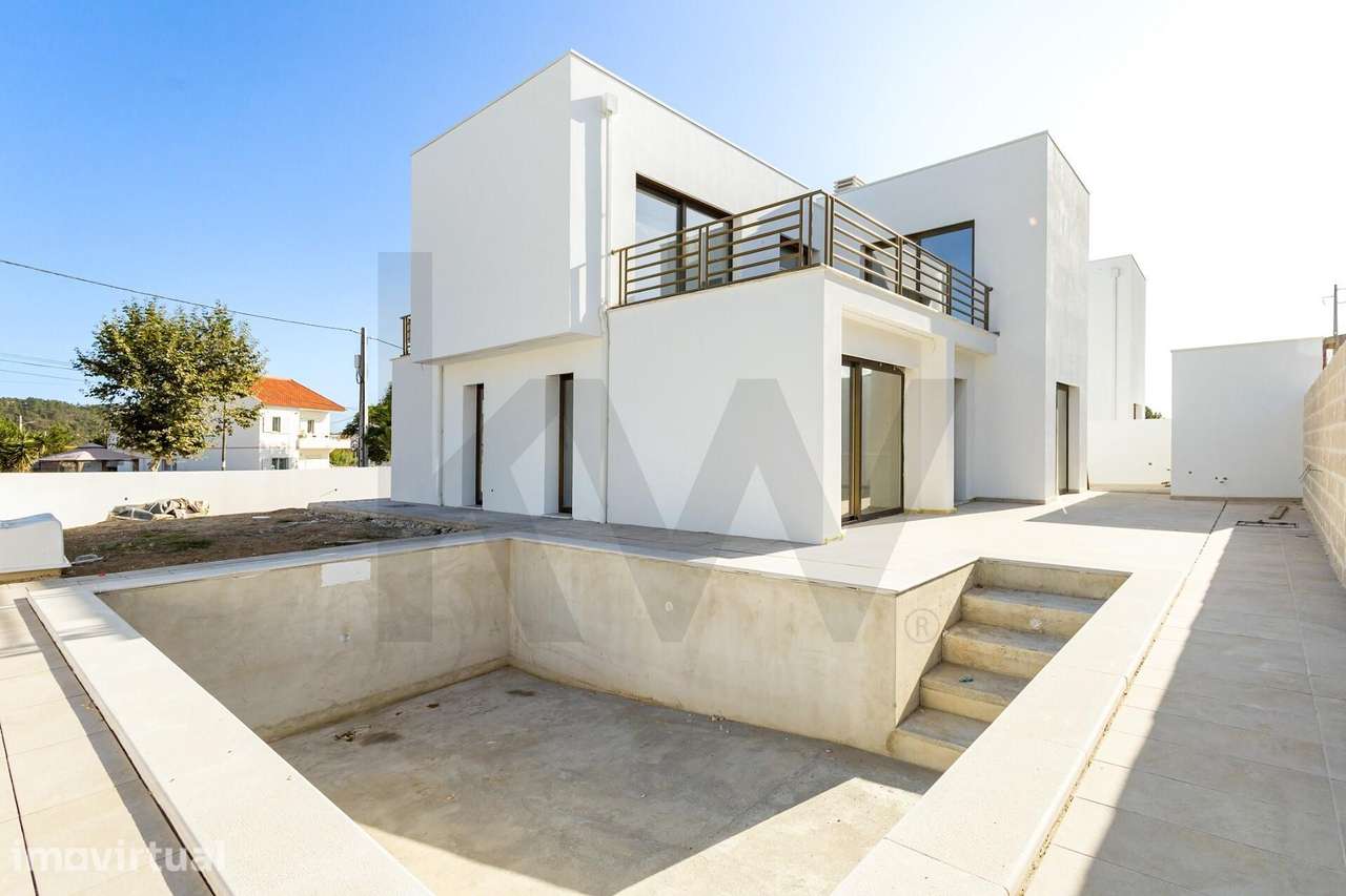 Moradia T3 com Piscina e Jardim, em Salir do Porto, Caldas da Rainha - Grande imagem: 2/15