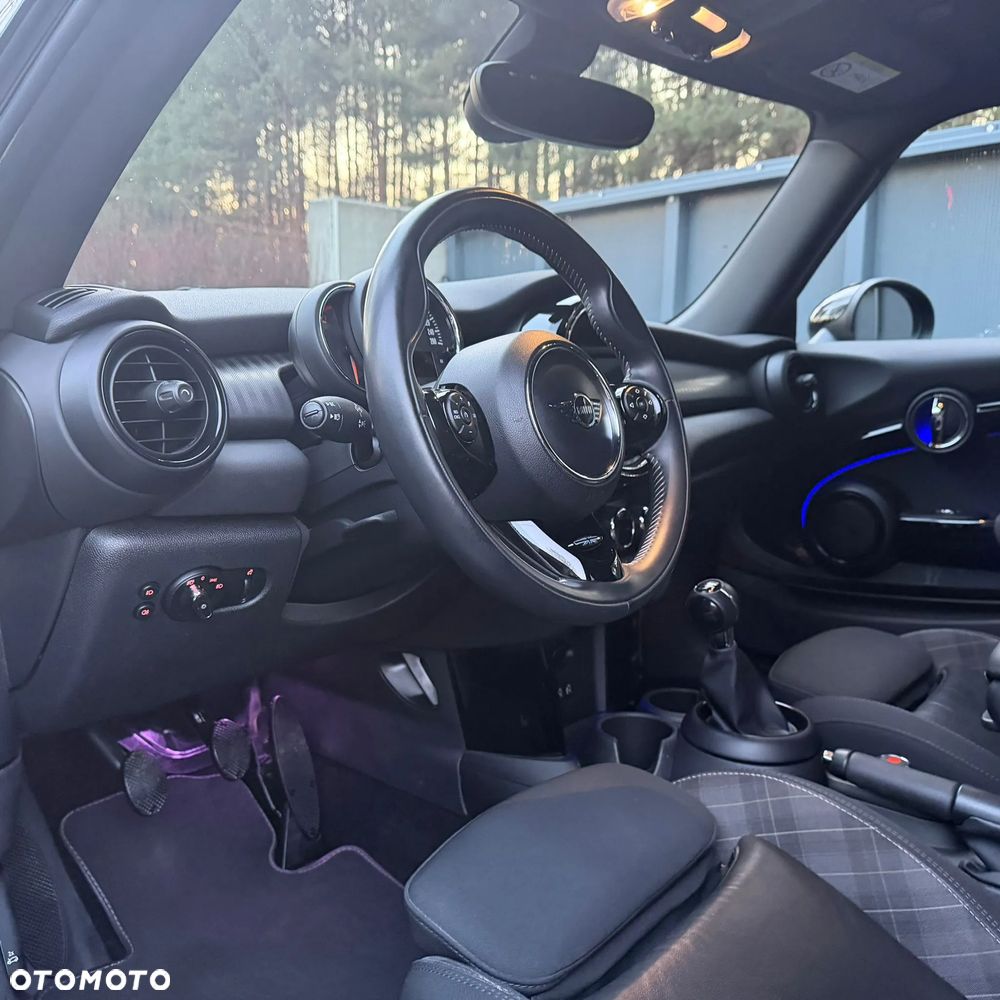 MINI Cooper Essential Trim - 14