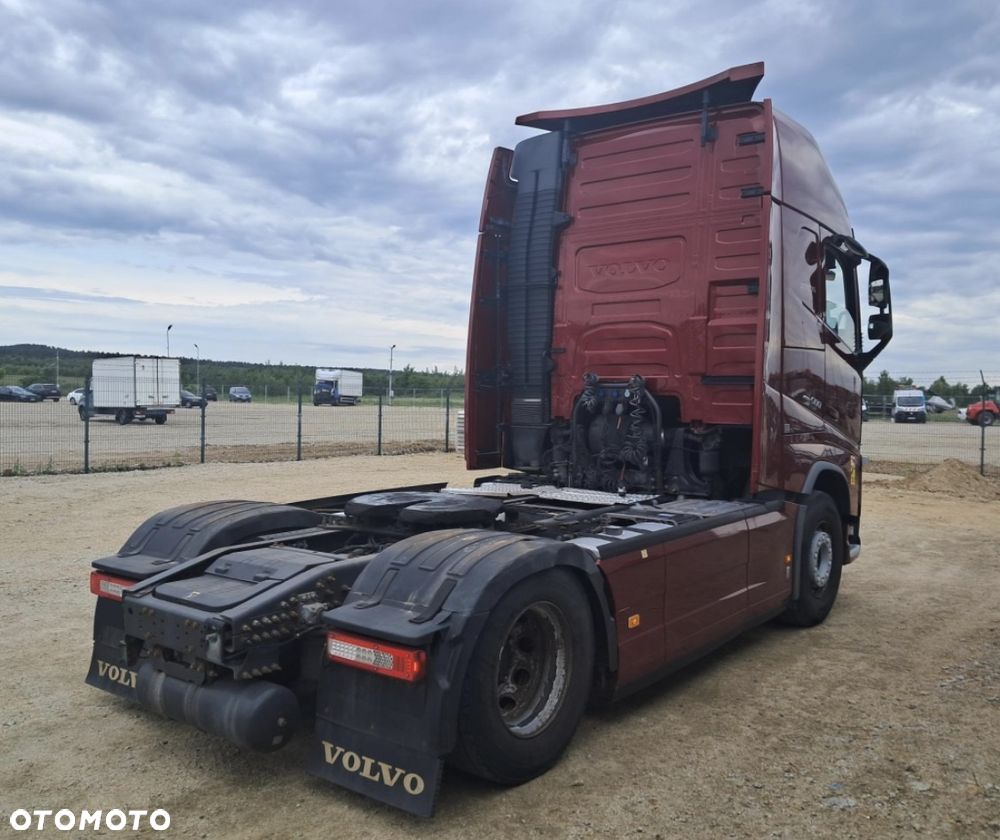 Volvo FH 500 XXL TELEWIZOR / KSENONY / FULL SPOJLERY / LAKIER METALIK / DŁUGA RAMA AKUMULATORY Z TYŁU / LAMPY LED / NAJWIĘKSZA KABINA XXL z TV / 2017 ROK !! - 4