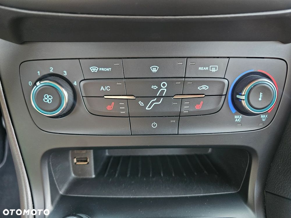 Ford Focus 1.5 EcoBlue Start-Stopp-System TITANIUM STYLE - 24