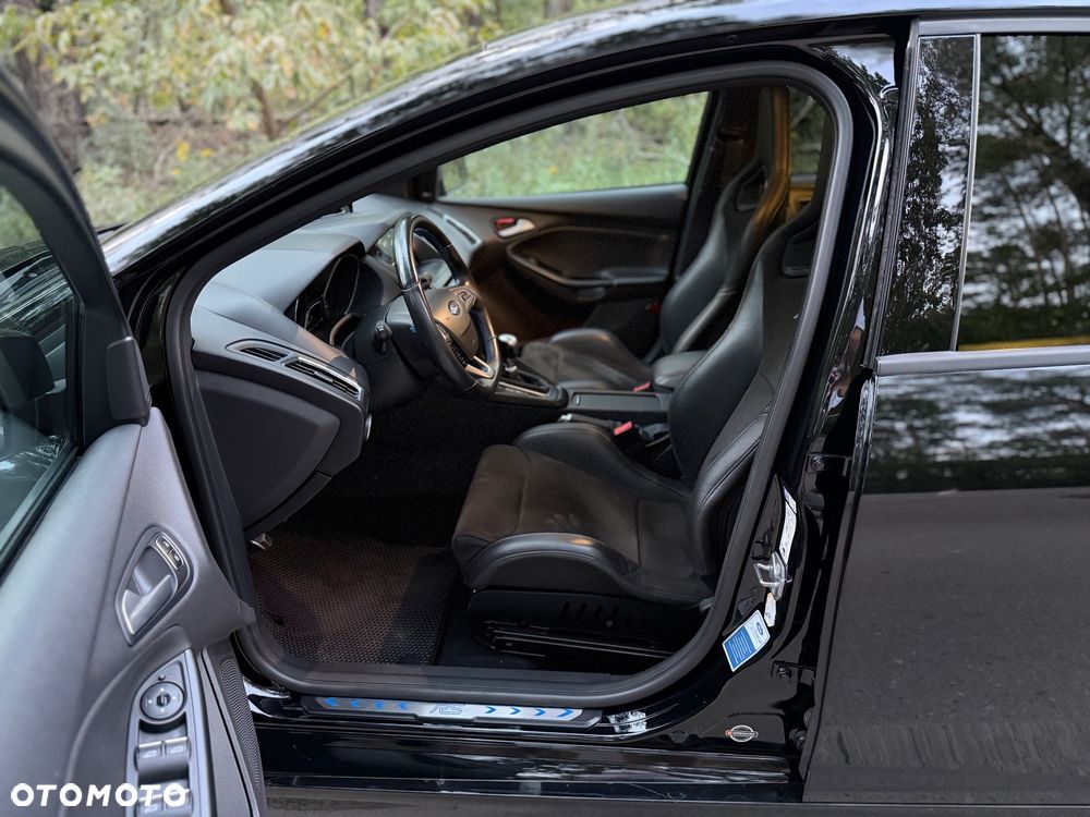Ford Focus 2.3 EcoBoost RS - 30