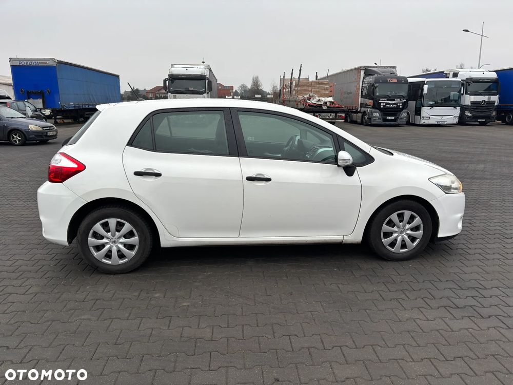 Toyota Auris 1.4 D-4D Luna EU5 - 6