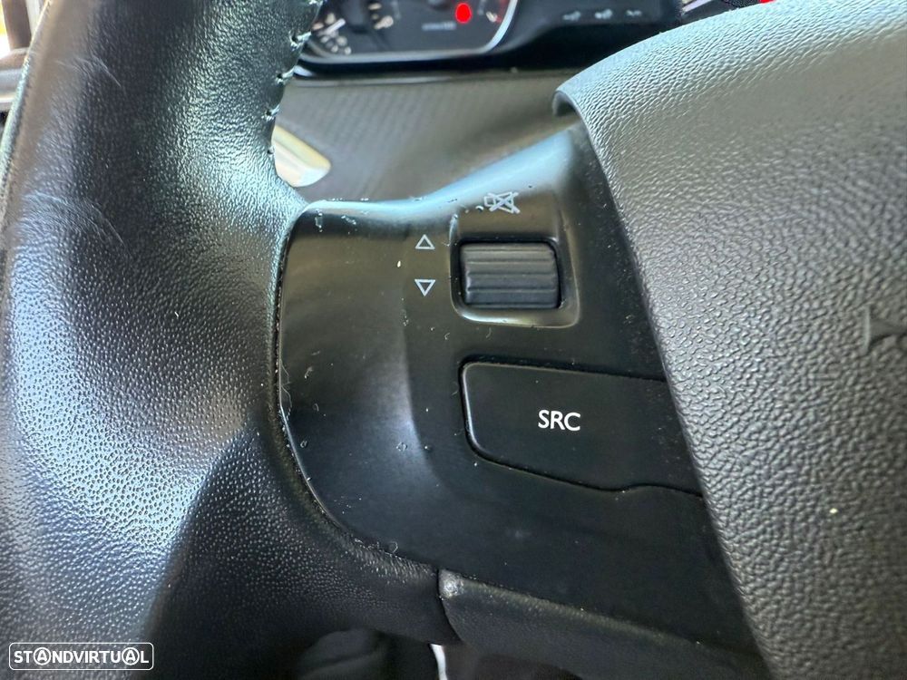 Peugeot 208 1.2 PureTech Style - 23