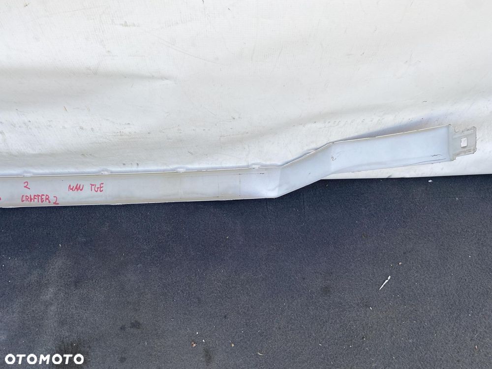 VW CRAFTER 2 MAN TGE 17- BLACHA METALOWA LISTWA POD ATRAPE BIAŁA ORYGINAŁ - 11
