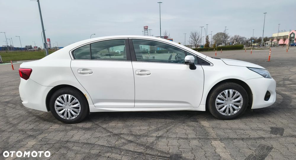 Toyota Avensis 1.8 Active - 8