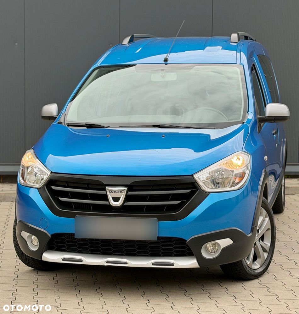 Dacia Dokker TCe 115 Stepway Celebration - 1
