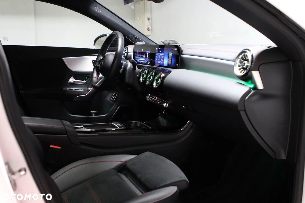 Mercedes-Benz CLA 250 4Matic 7G-DCT AMG Line - 27