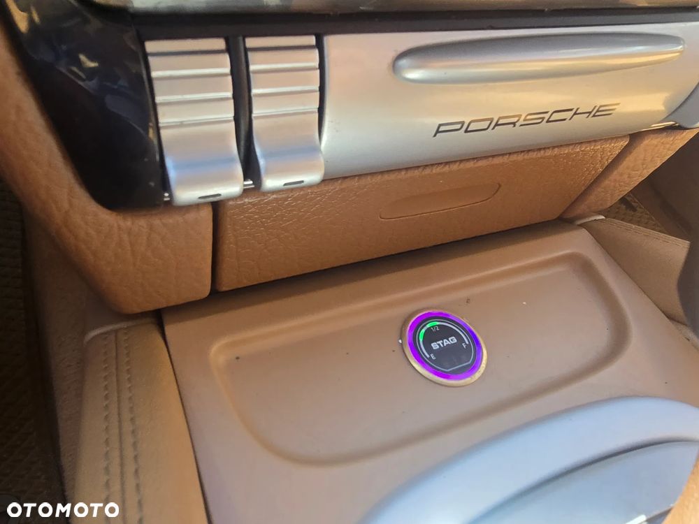 Porsche Cayenne - 11