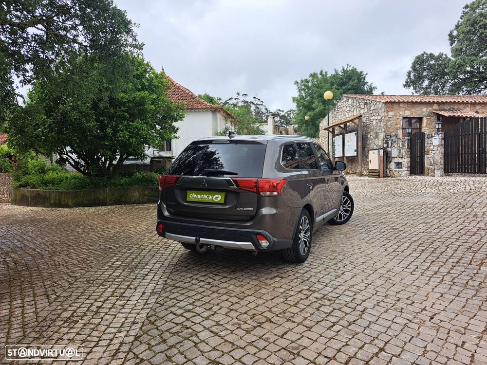 Mitsubishi Outlander 2.2 DI-D Intense - 4