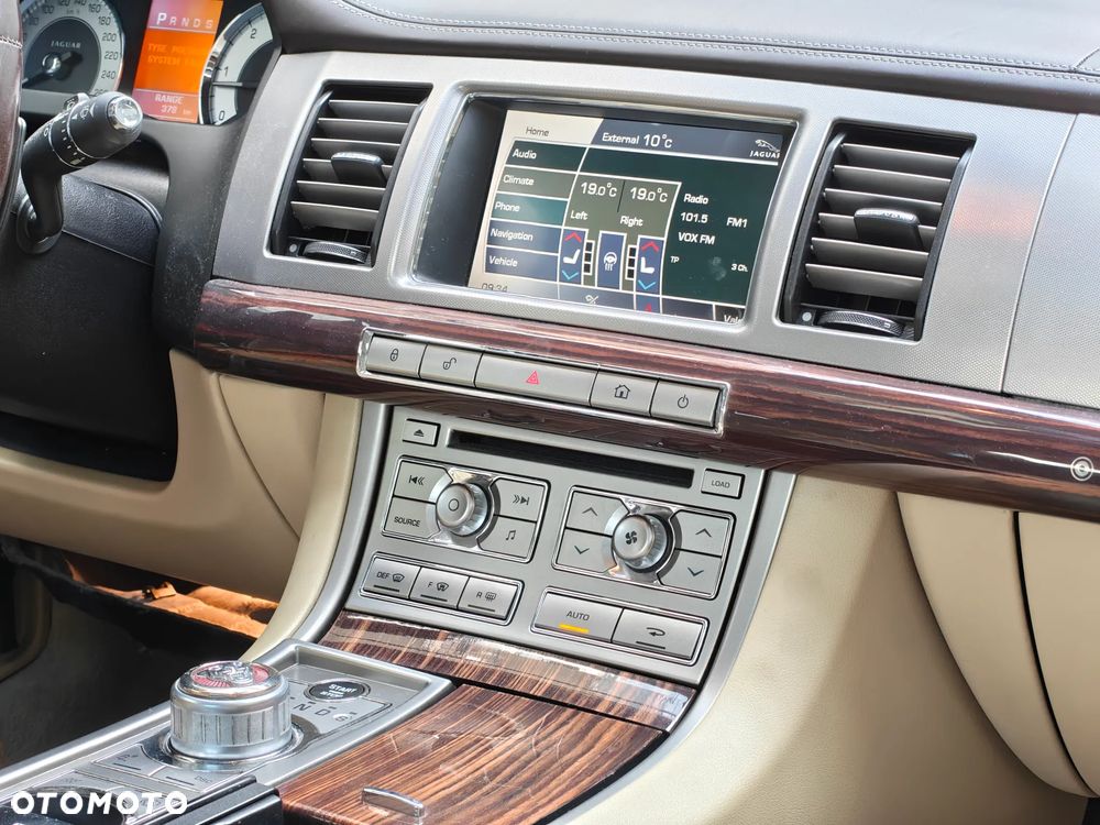 Jaguar XF 3.0 V6 D S Portfolio - 18
