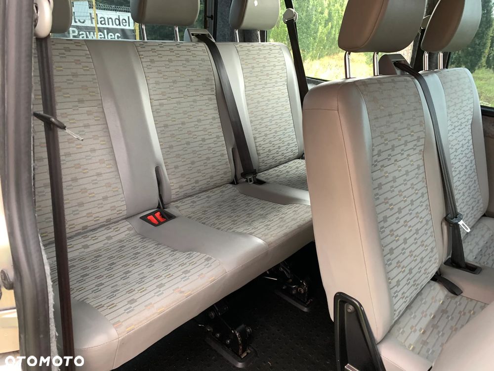 Volkswagen Transporter - 11