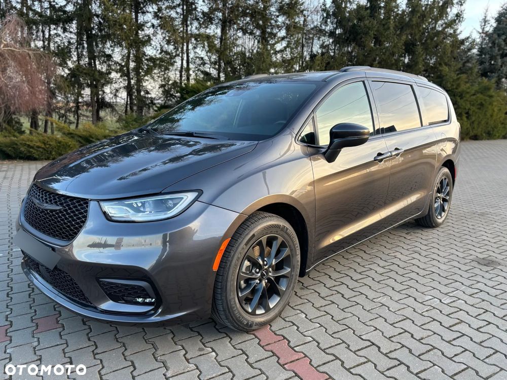 Chrysler Pacifica - 1