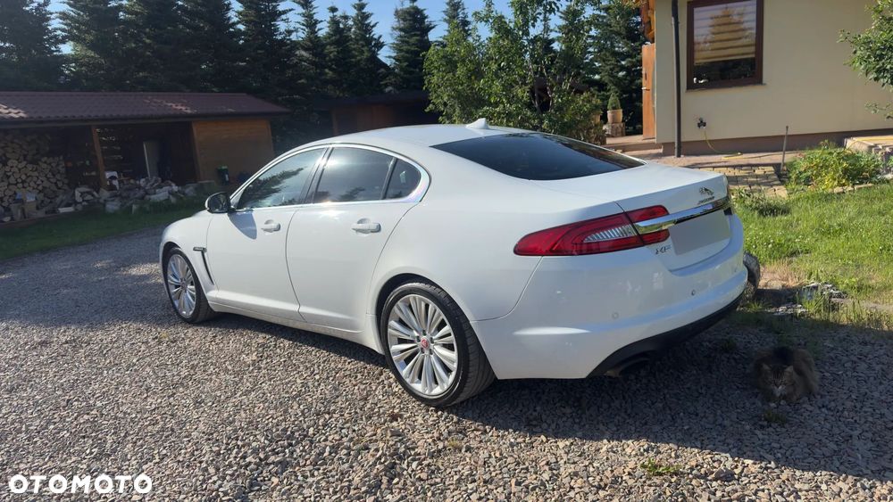 Jaguar XF 2.0 T Premium Luxury - 4