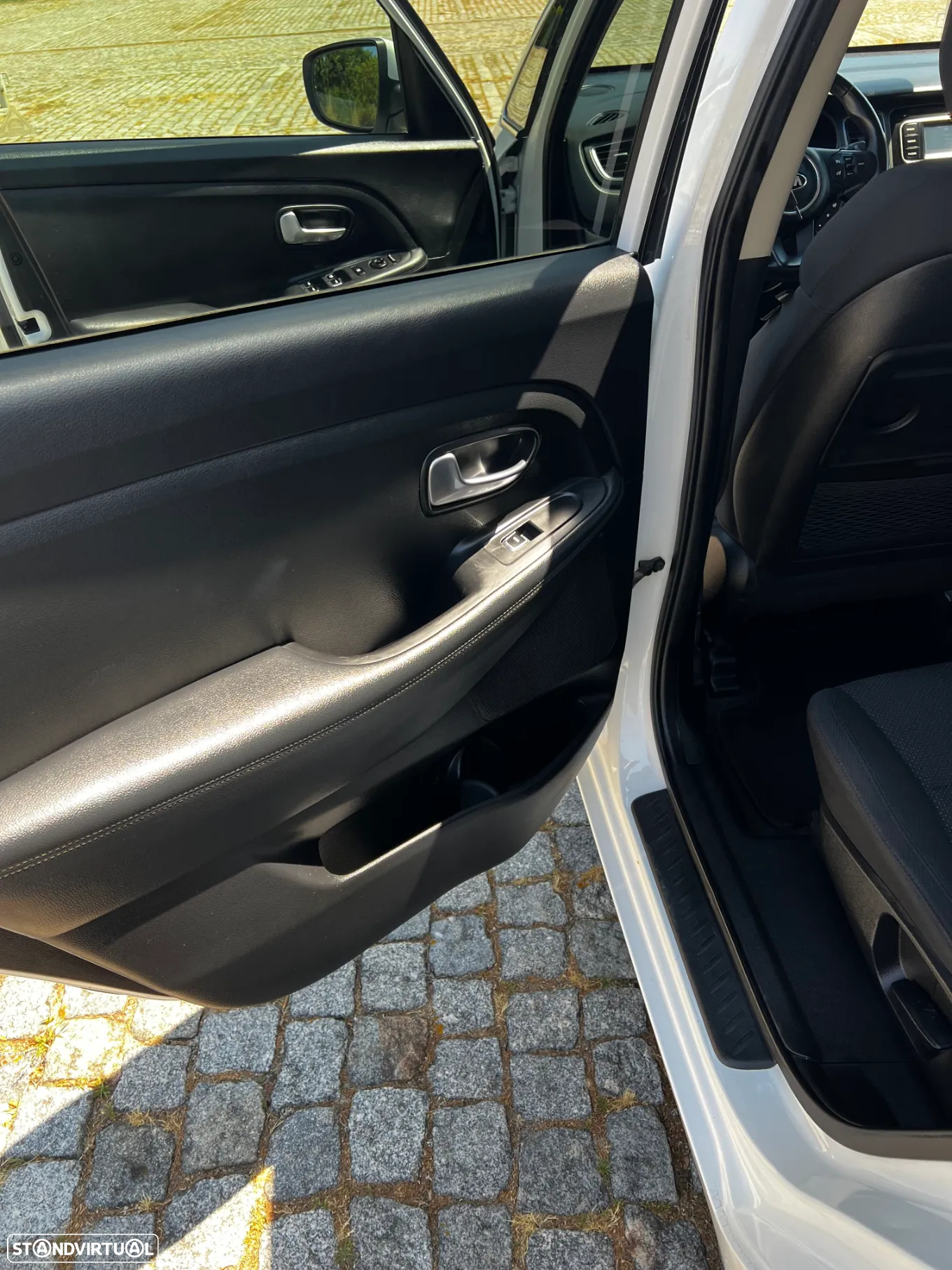 Kia Carens 1.7 CRDi ISG TX - 30