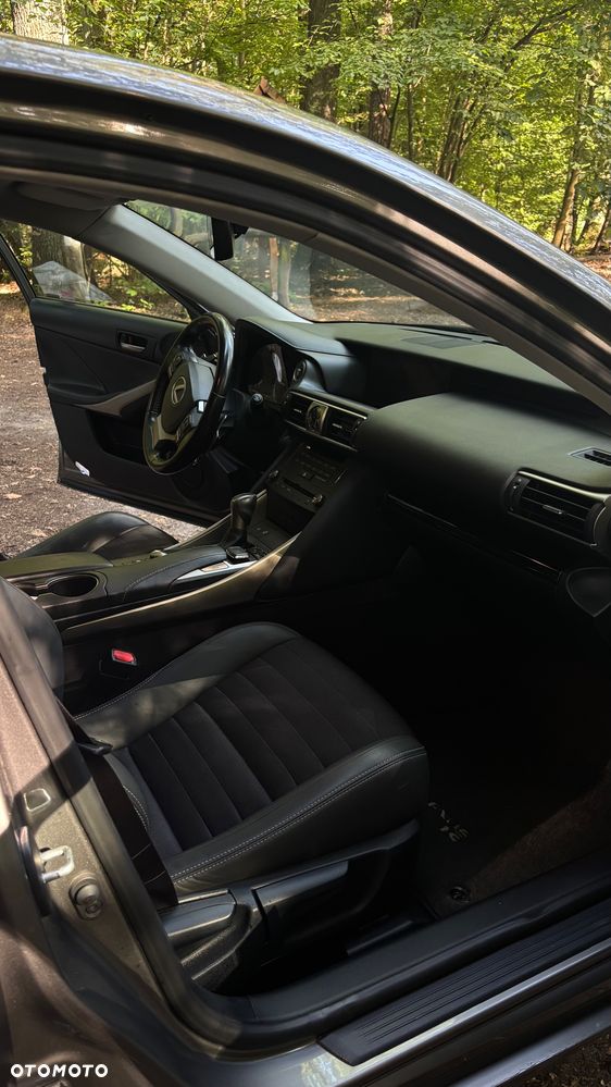 Lexus IS Executive Line - 10