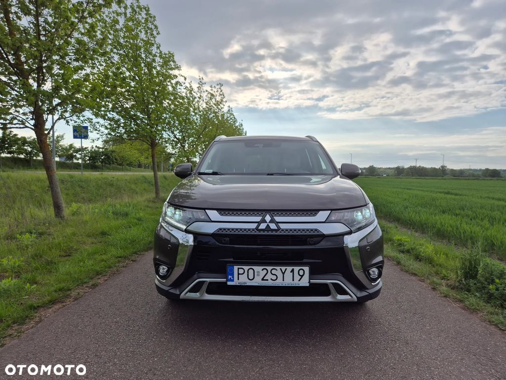 Mitsubishi Outlander 2.0 Instyle + 4WD CVT - 2