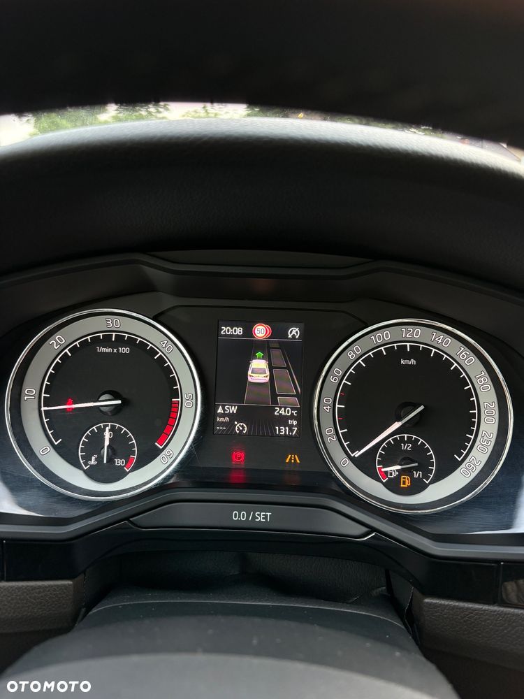 Skoda Superb 2.0 TDI Premium Edition - 24