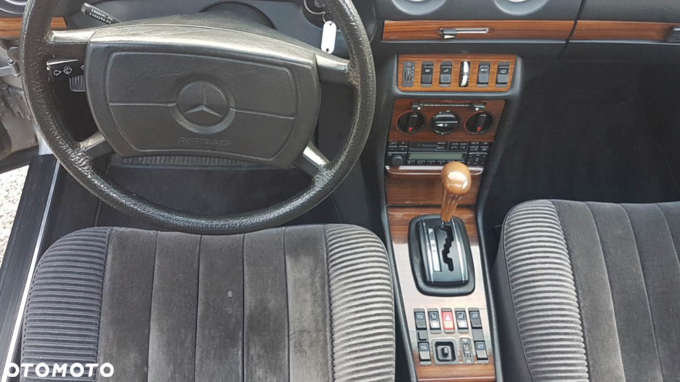 Mercedes-Benz W123 - 16