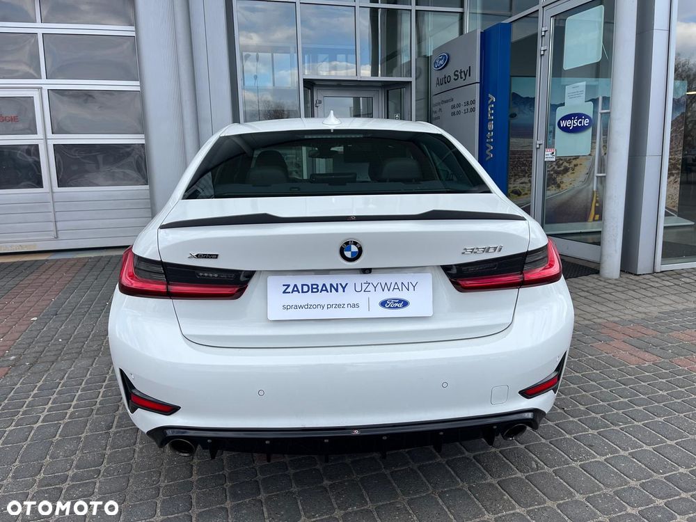 BMW Seria 3 330i xDrive - 5
