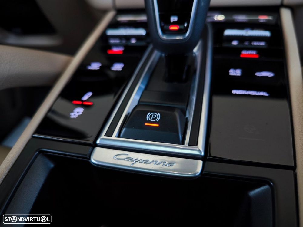 Porsche Cayenne - 16