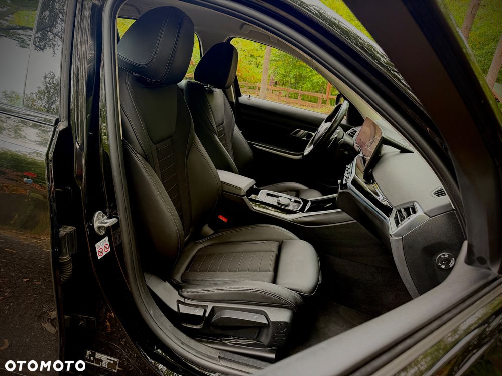 BMW Seria 3 318d MHEV - 23