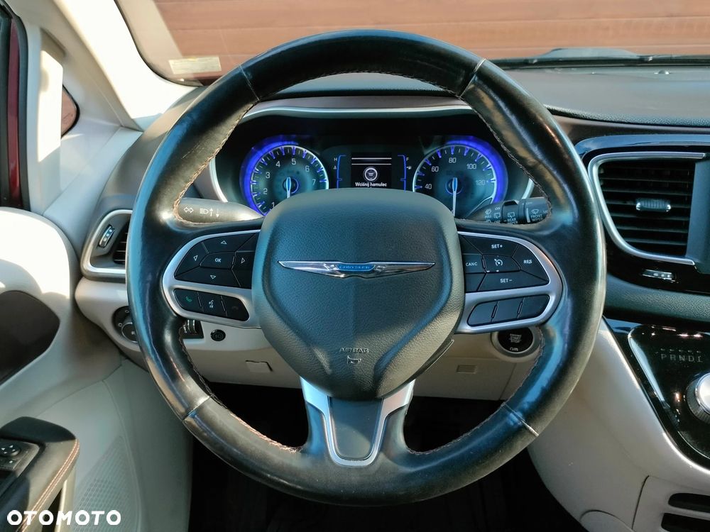 Chrysler Pacifica - 16