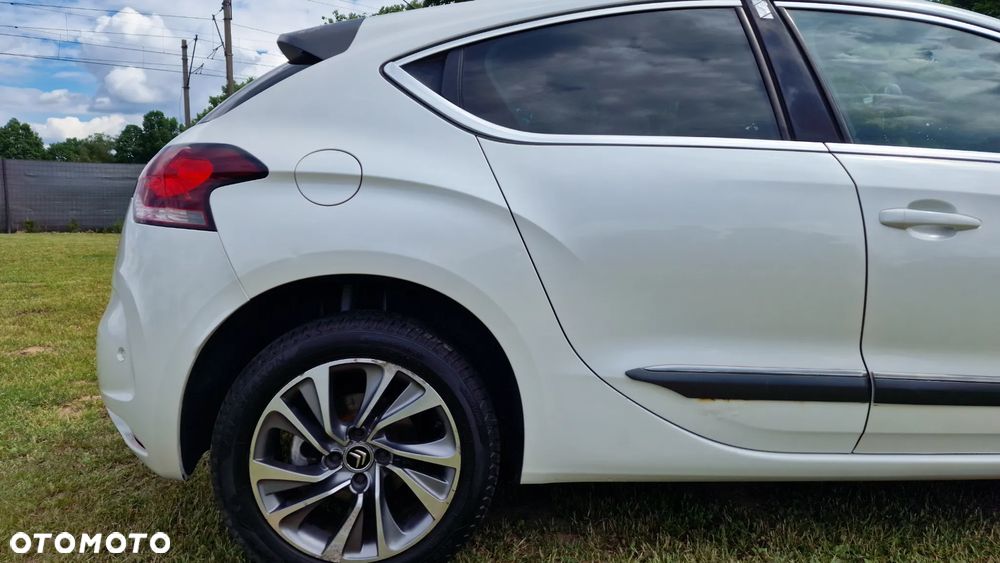 Citroën DS4 e-HDi 110 EGS6 SoChic - 18