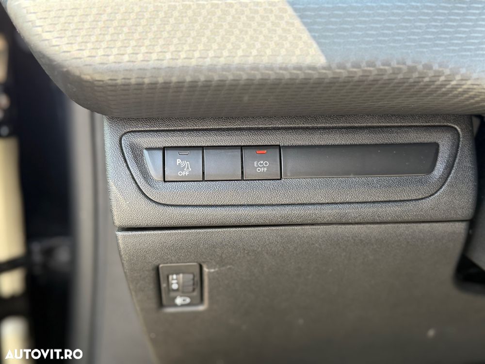 Peugeot 2008 PureTech 82 Allure - 16