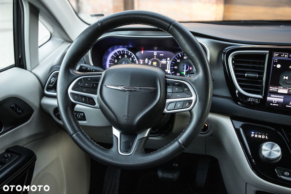 Chrysler Pacifica - 33