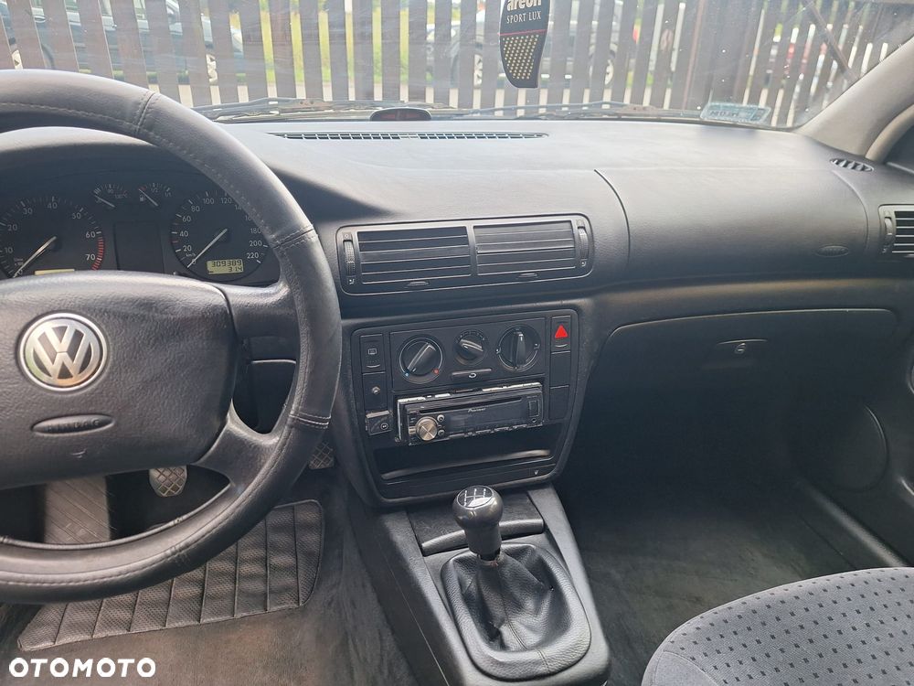 Volkswagen Passat 1.6 Comfortline - 8