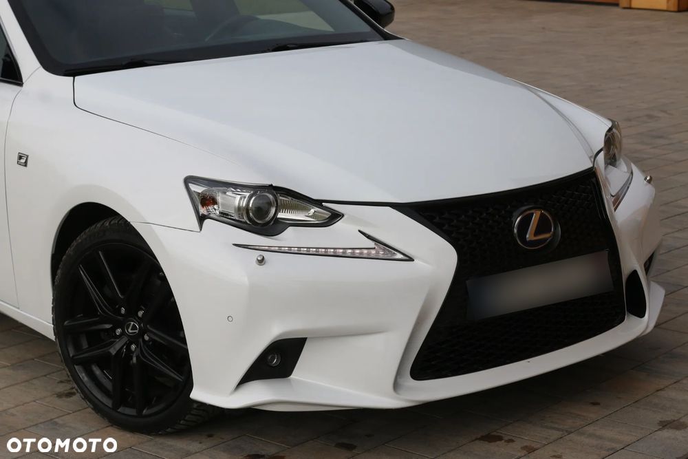 Lexus IS 300h F Sport - 3