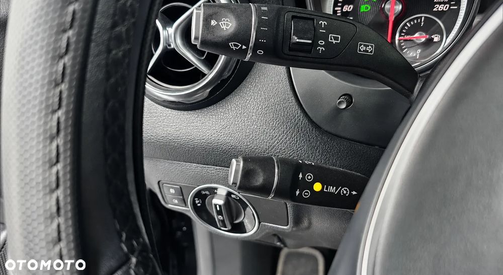 Mercedes-Benz GLA 250 7G-DCT - 17