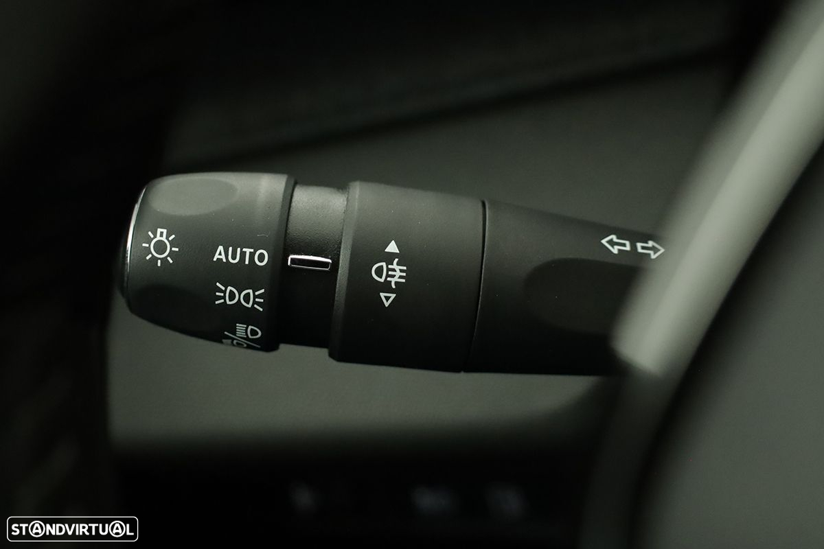 Peugeot 408 1.6 Hybrid Allure e-EAT8 - 18