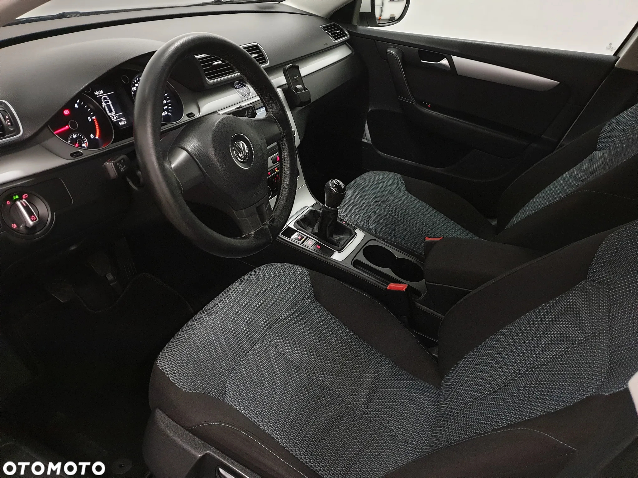 Volkswagen Passat 1.6 TDI Comfortline - 9