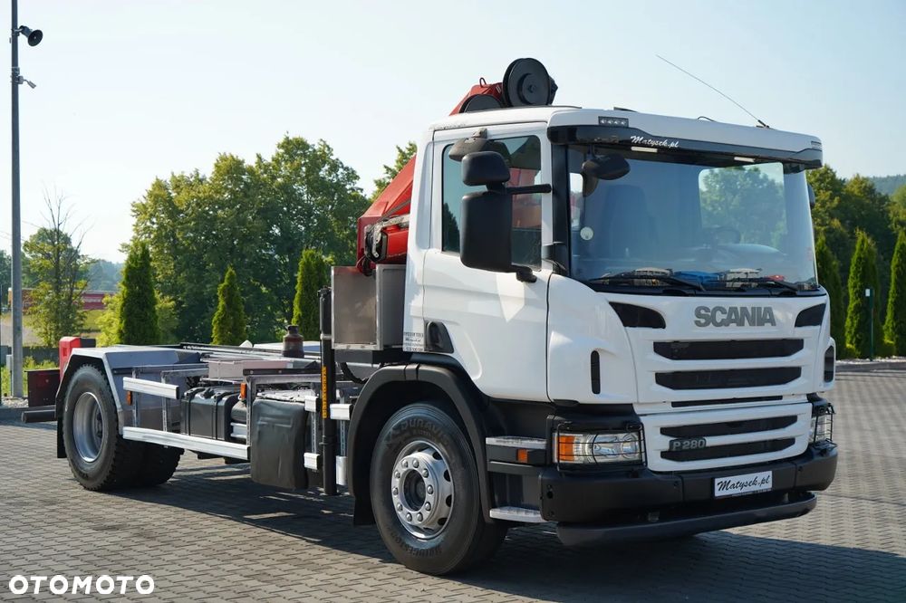 Scania P 280 / 4X2 / SIŁOWNIK DO WYWROTU / + HDS HMF 635 / UDŹWIG 1 500 KG / MAX WYSÓW 7 M / STEROWANIE RADIOWE / EURO 6 - 12