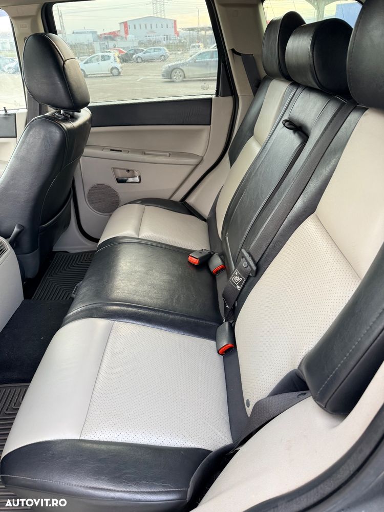 Jeep Grand Cherokee - 16