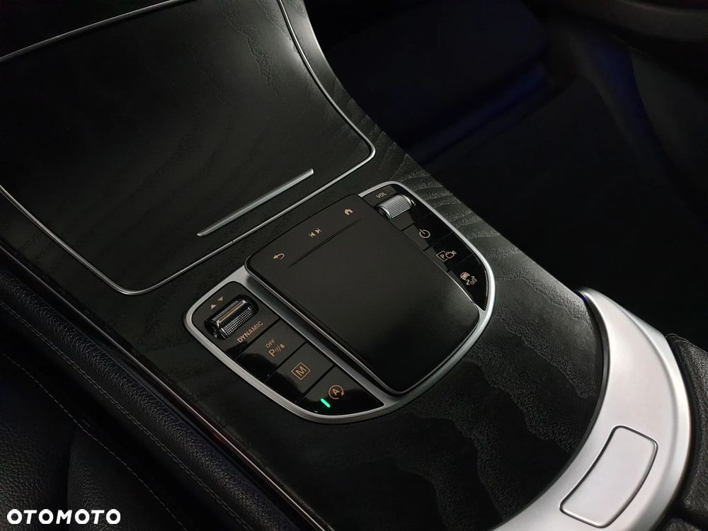 Mercedes-Benz GLC 220 d 4Matic 9G-TRONIC AMG Line Plus - 32