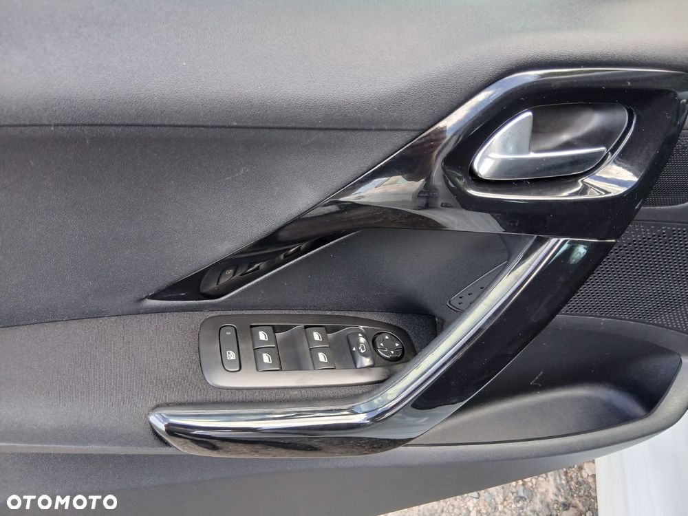 Peugeot 208 Blue-HDi 100 Stop&Start Style - 18