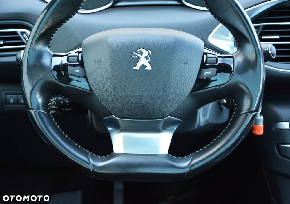 Peugeot 308 1.6 BlueHDi Allure S&S - 25