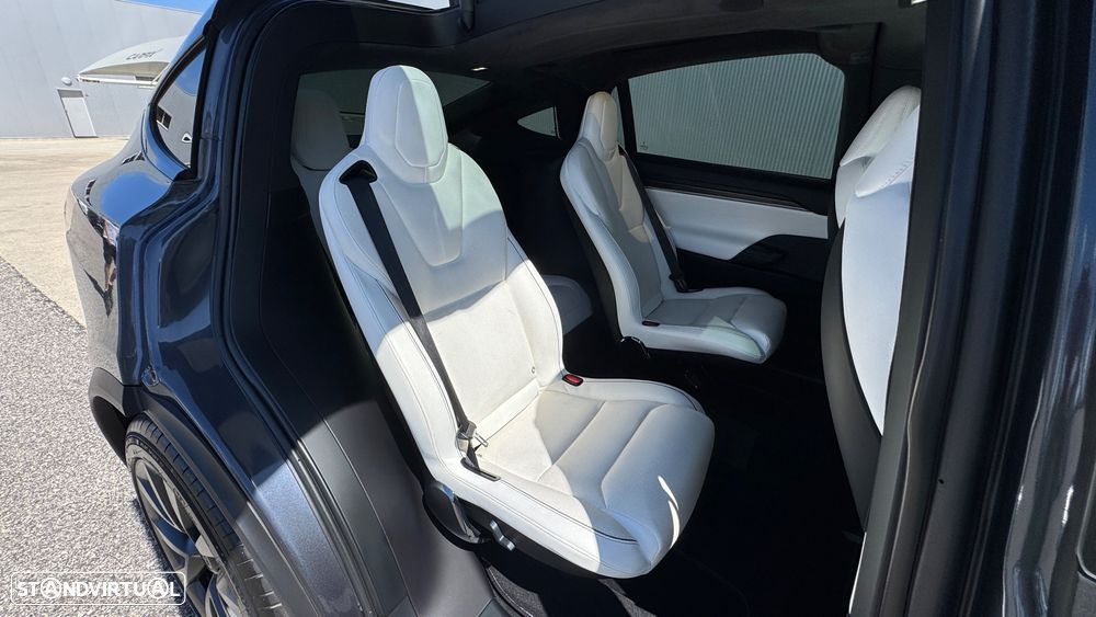 Tesla Model X Plaid AWD - 35
