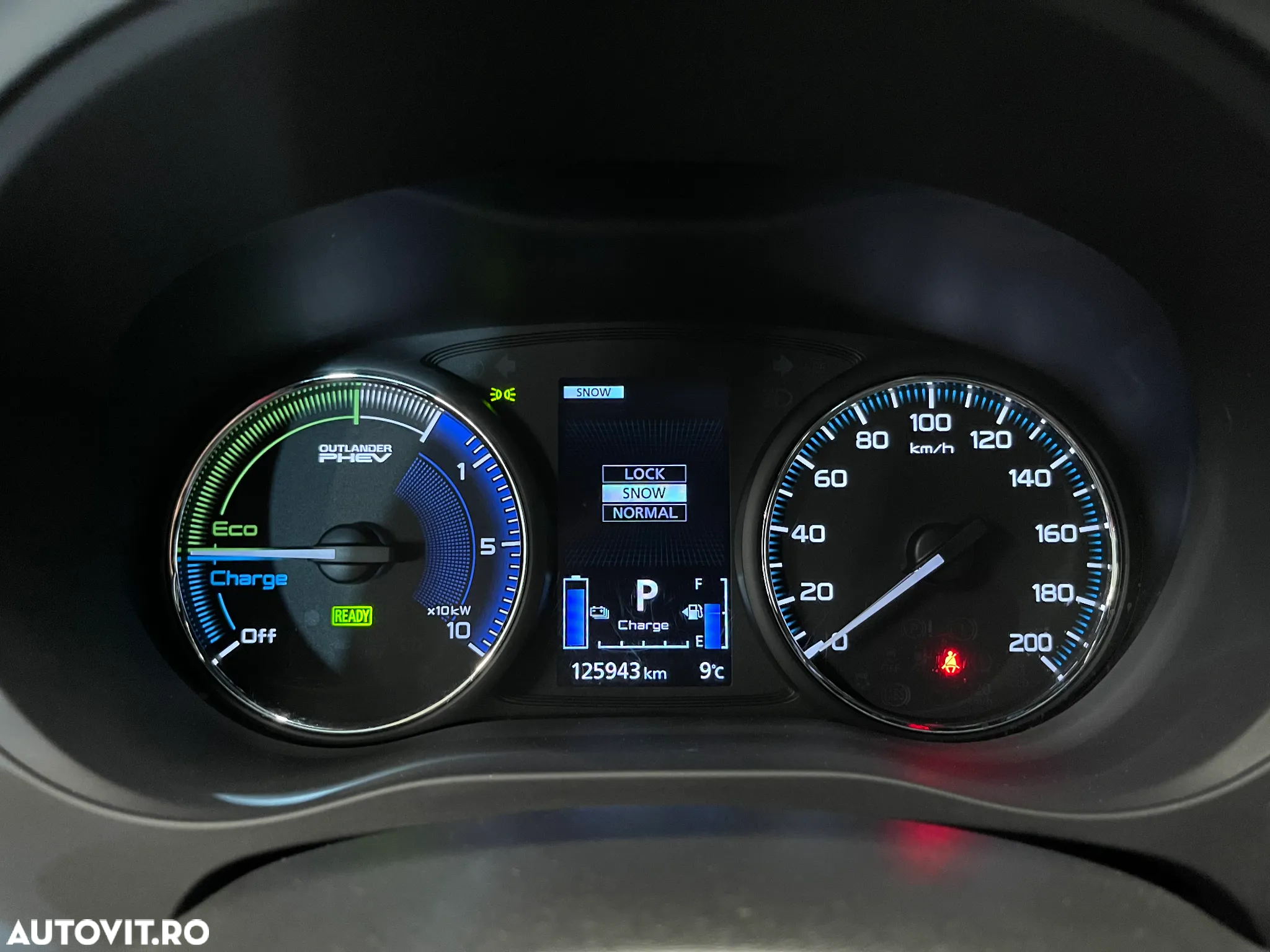 Mitsubishi Outlander 2.4 4WD Plug-In Hybrid Top - 31