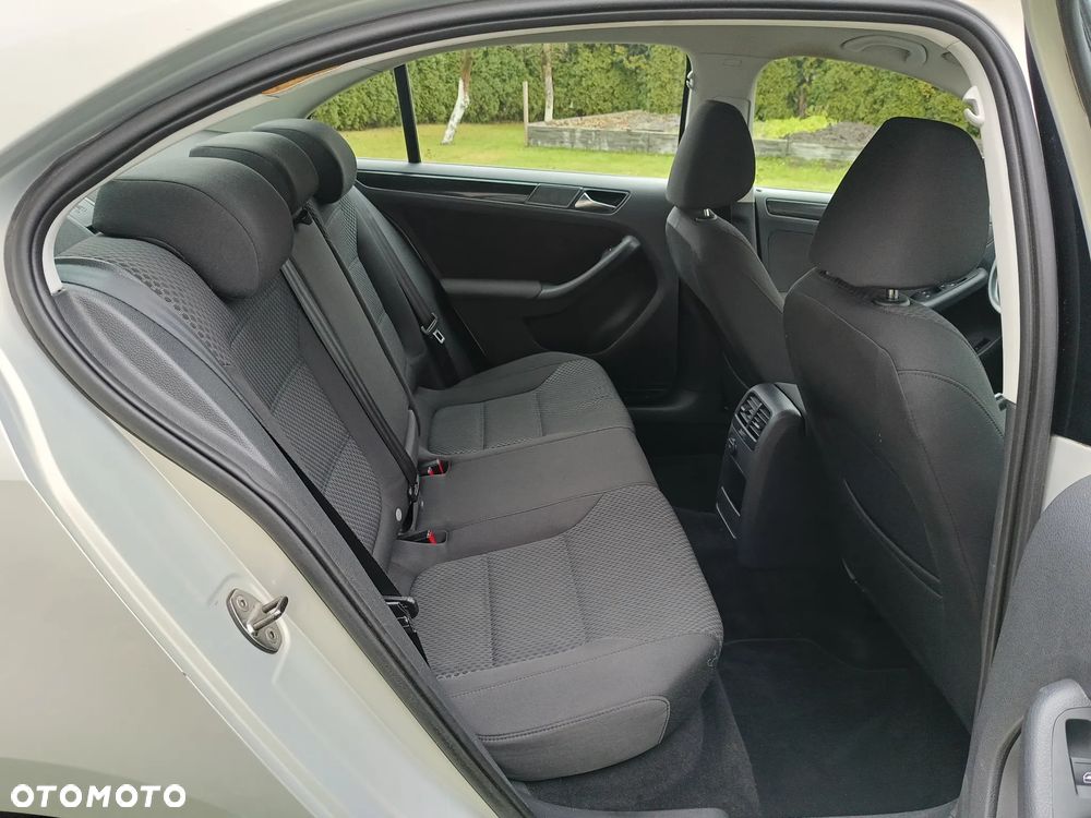 Volkswagen Jetta 1.6 TDI Blue Motion Technology Comfortline - 21