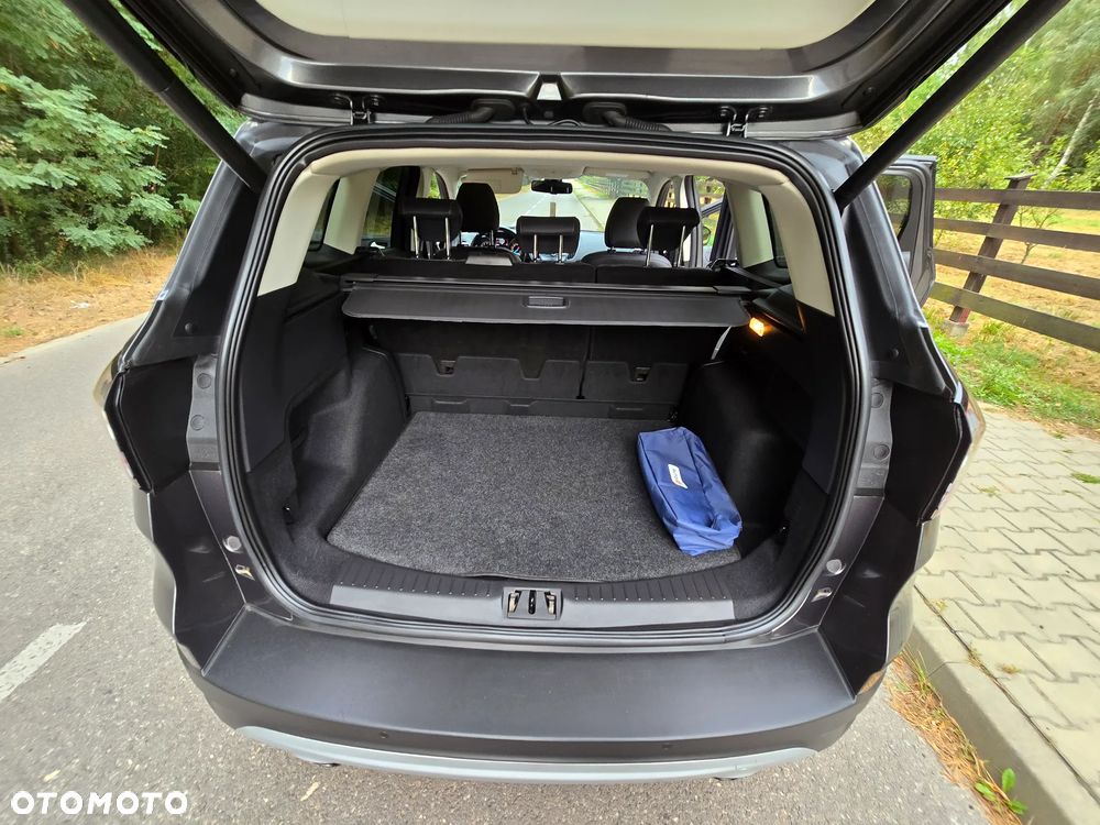 Ford Kuga 1.6 EcoBoost 2x4 Titanium - 24