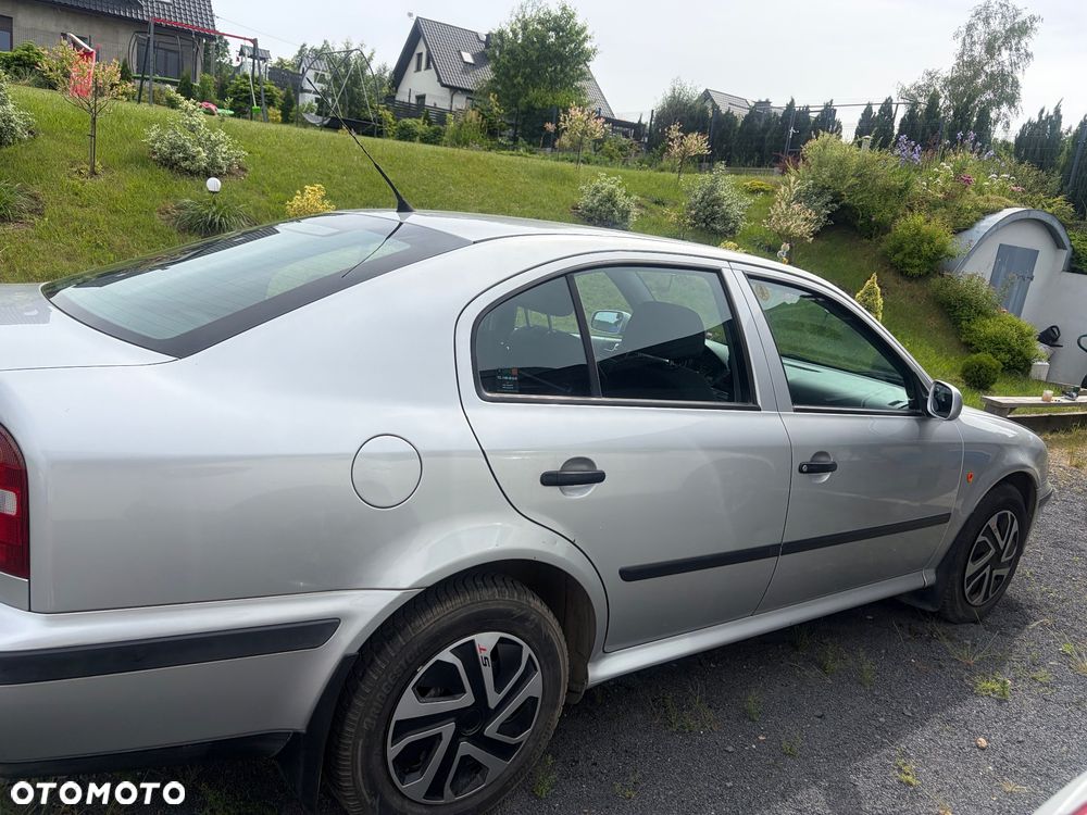 Skoda Octavia 1.6 GLX - 5