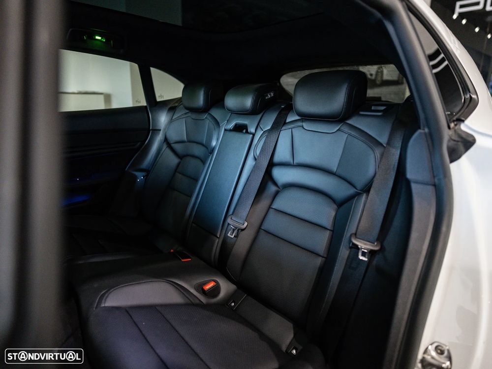 Porsche Taycan Sport Turismo bateria Performance Plus - 21