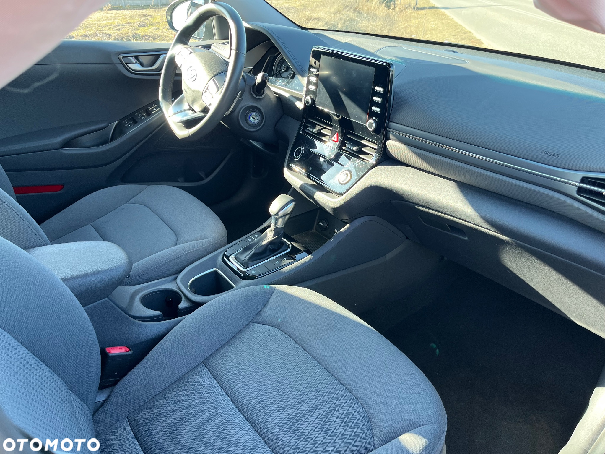 Hyundai IONIQ - 13